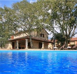 4 bedroom villa with pool near Svetvinčenat, Istria, sleeps 10